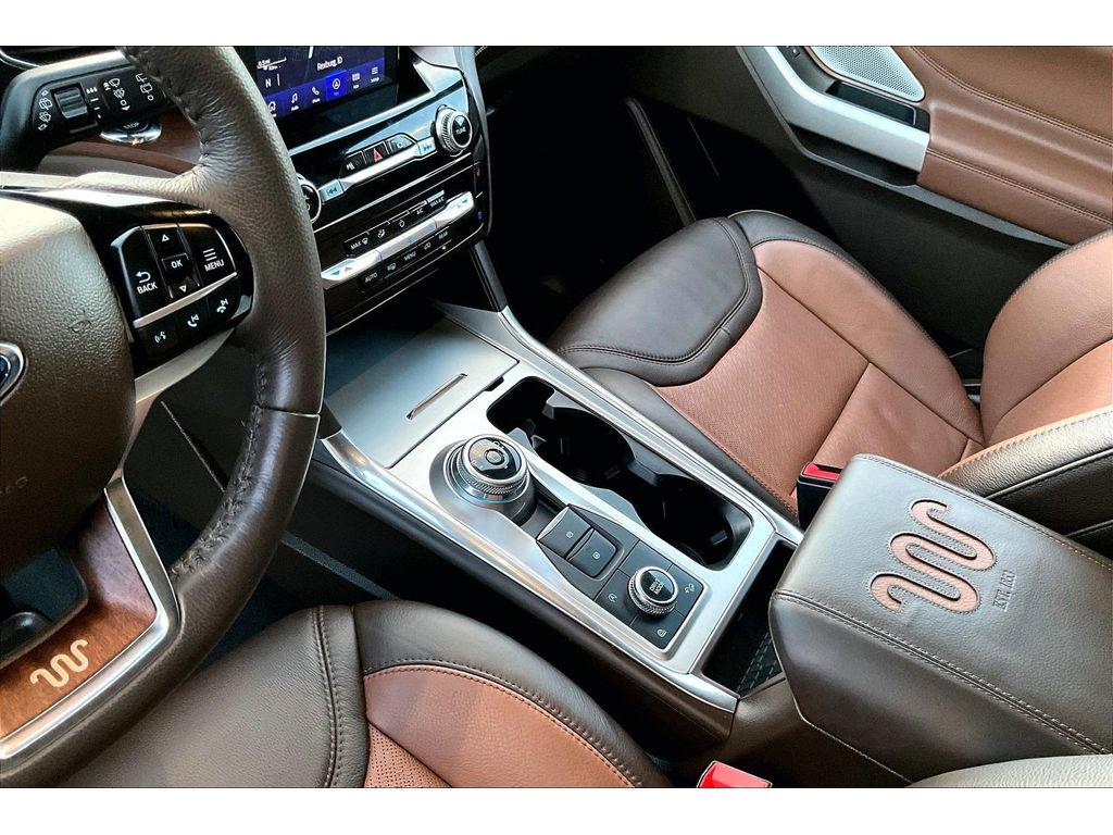 Used 2022 Ford Explorer King Ranch image 17
