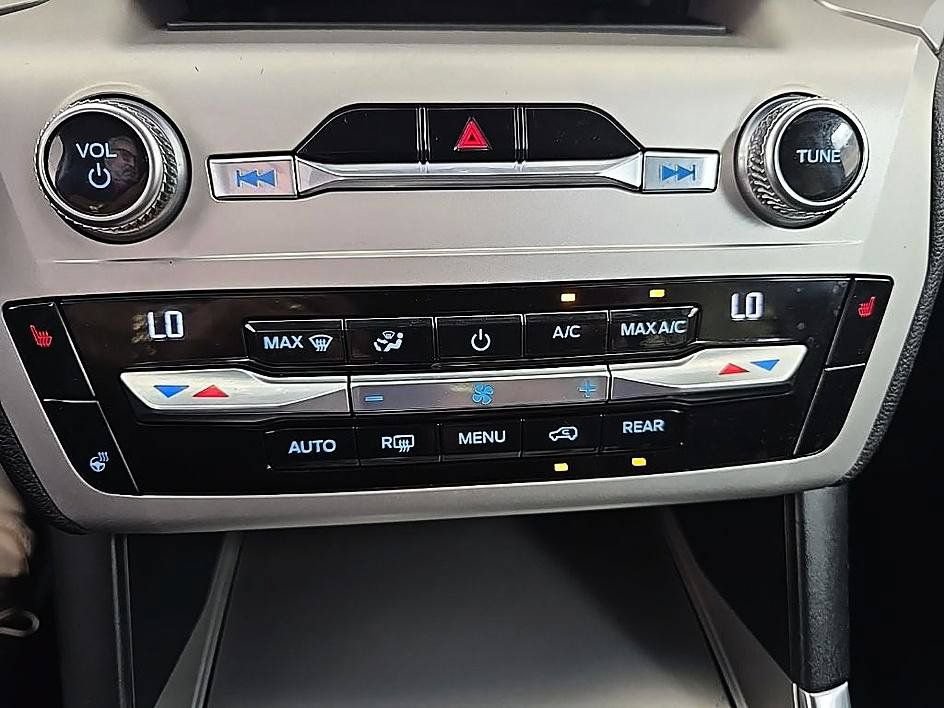 Used 2020 Ford Explorer XLT w/ Equipment Group 202A AWD/4WD image 22