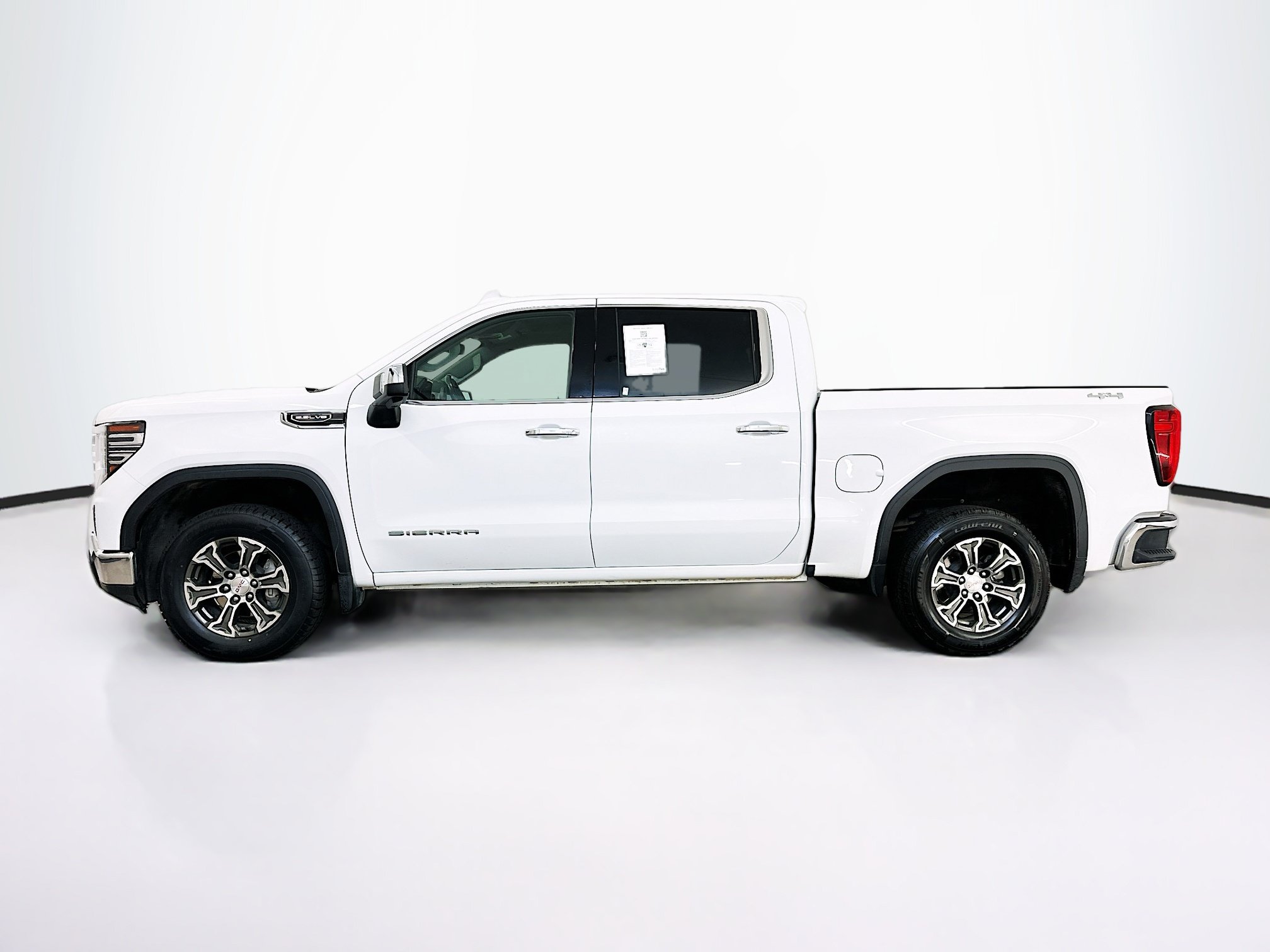 Used 2025 GMC Sierra 1500 SLT AWD/4WD image 4