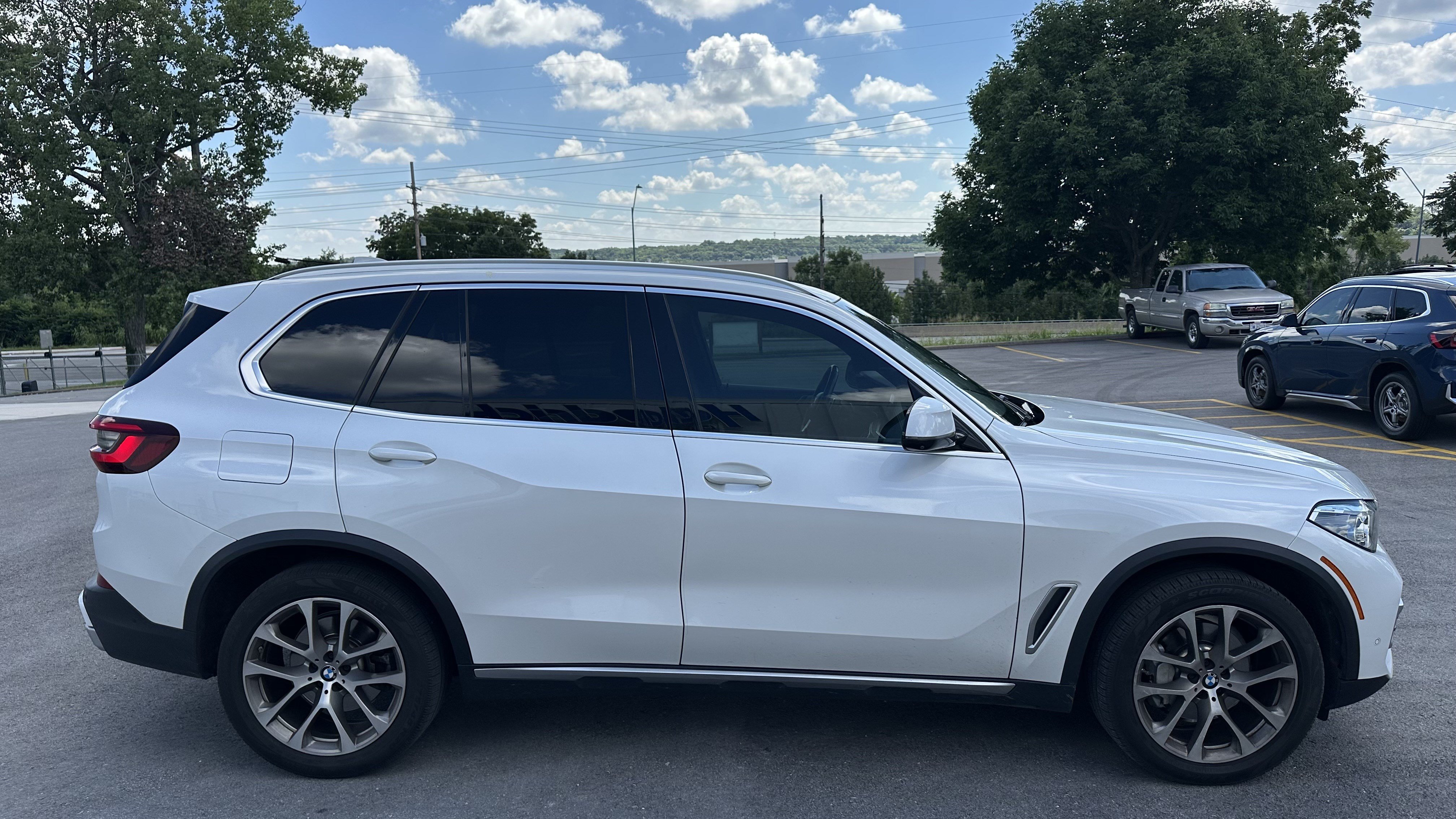 Used 2022 BMW X5 xDrive40i w/ Executive Package AWD/4WD image 11