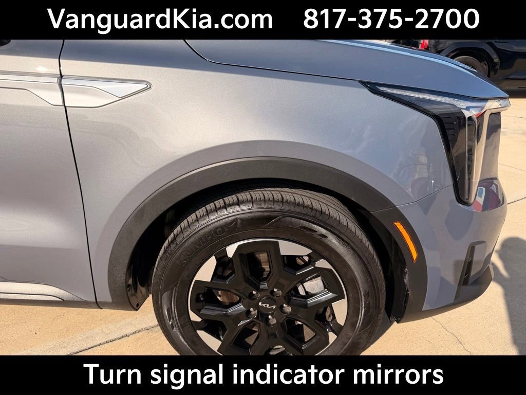 Certified 2025 Kia Sorento S image 11