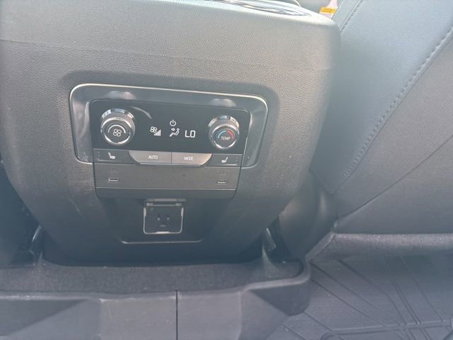 Used 2025 Chevrolet Tahoe Z71 w/ Comfort Package image 14