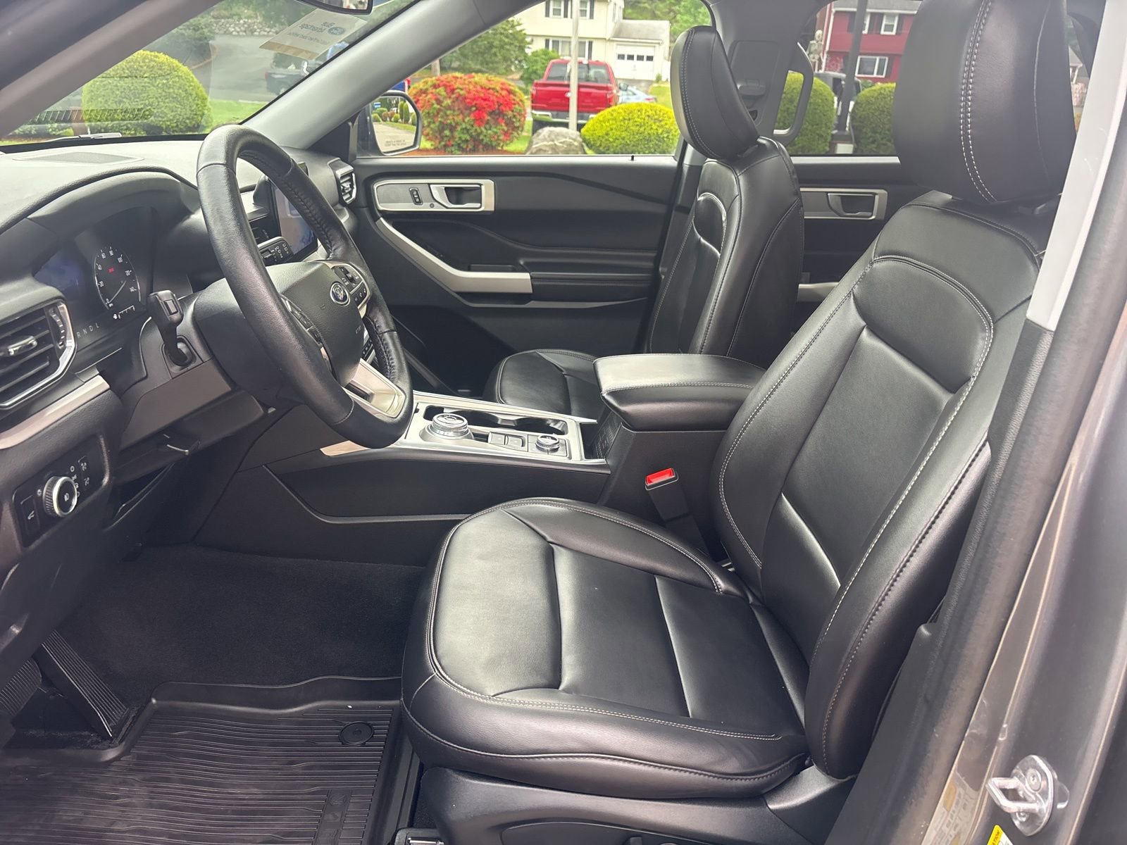 Certified 2023 Ford Explorer XLT w/ Equipment Group 202A AWD/4WD image 13