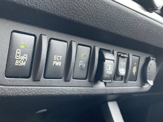 Used 2018 Toyota Tacoma Limited RWD image 28