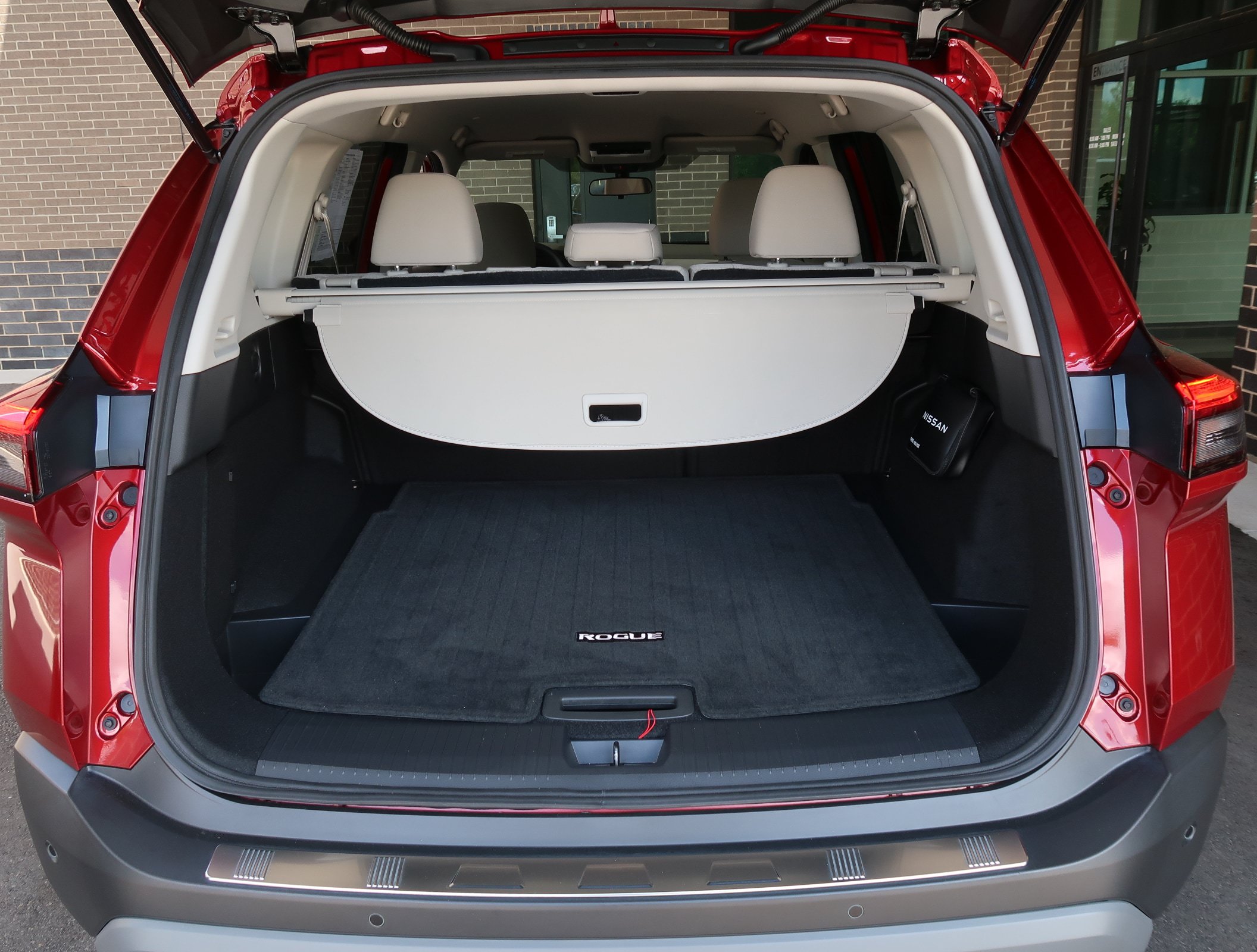 Used 2022 Nissan Rogue SV AWD/4WD image 44