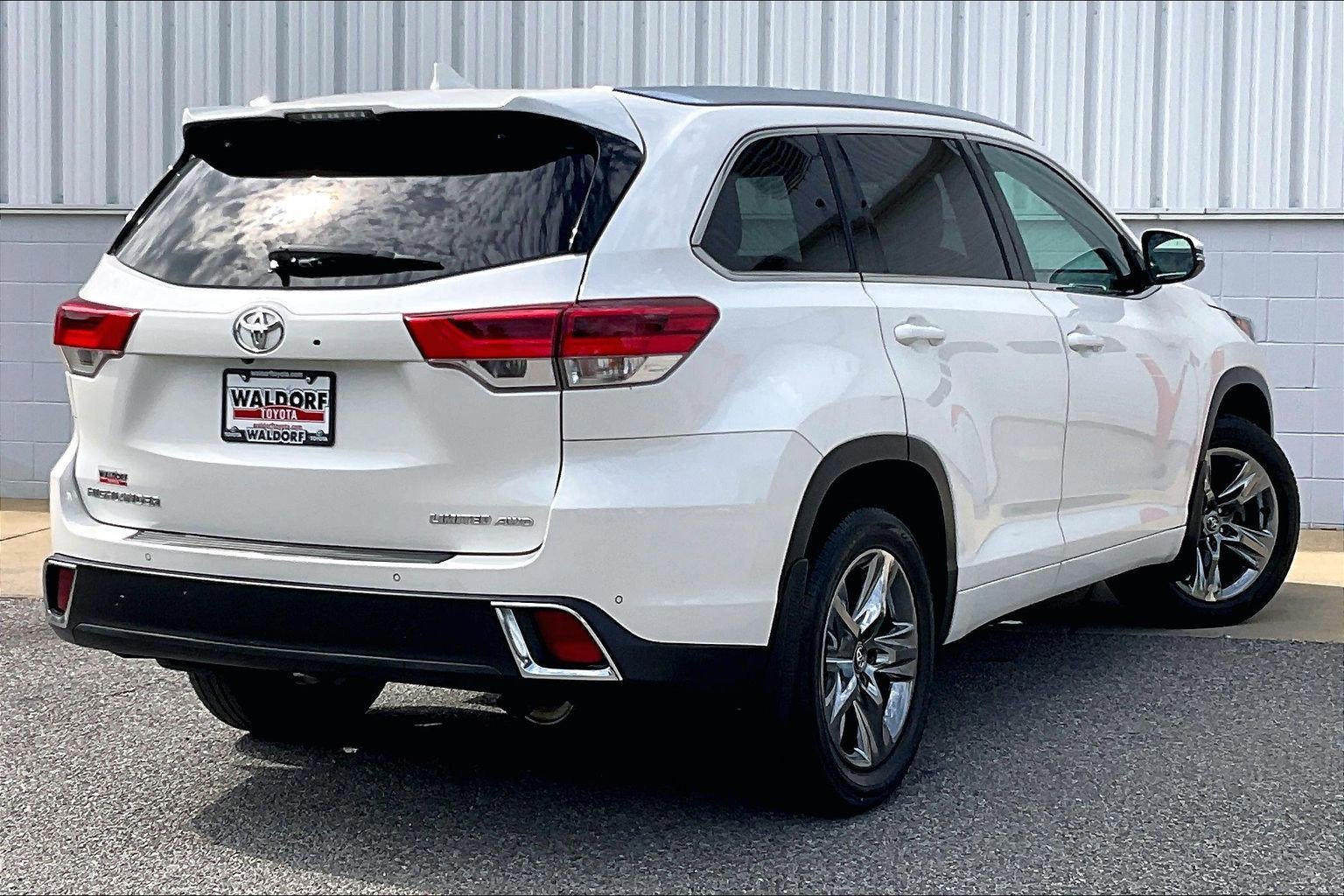 Used 2018 Toyota Highlander Limited Platinum AWD/4WD image 14