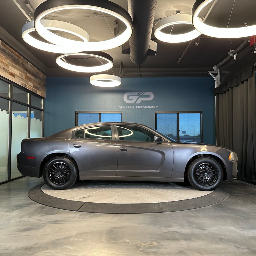 Used 2014 Dodge Charger SE RWD image 2