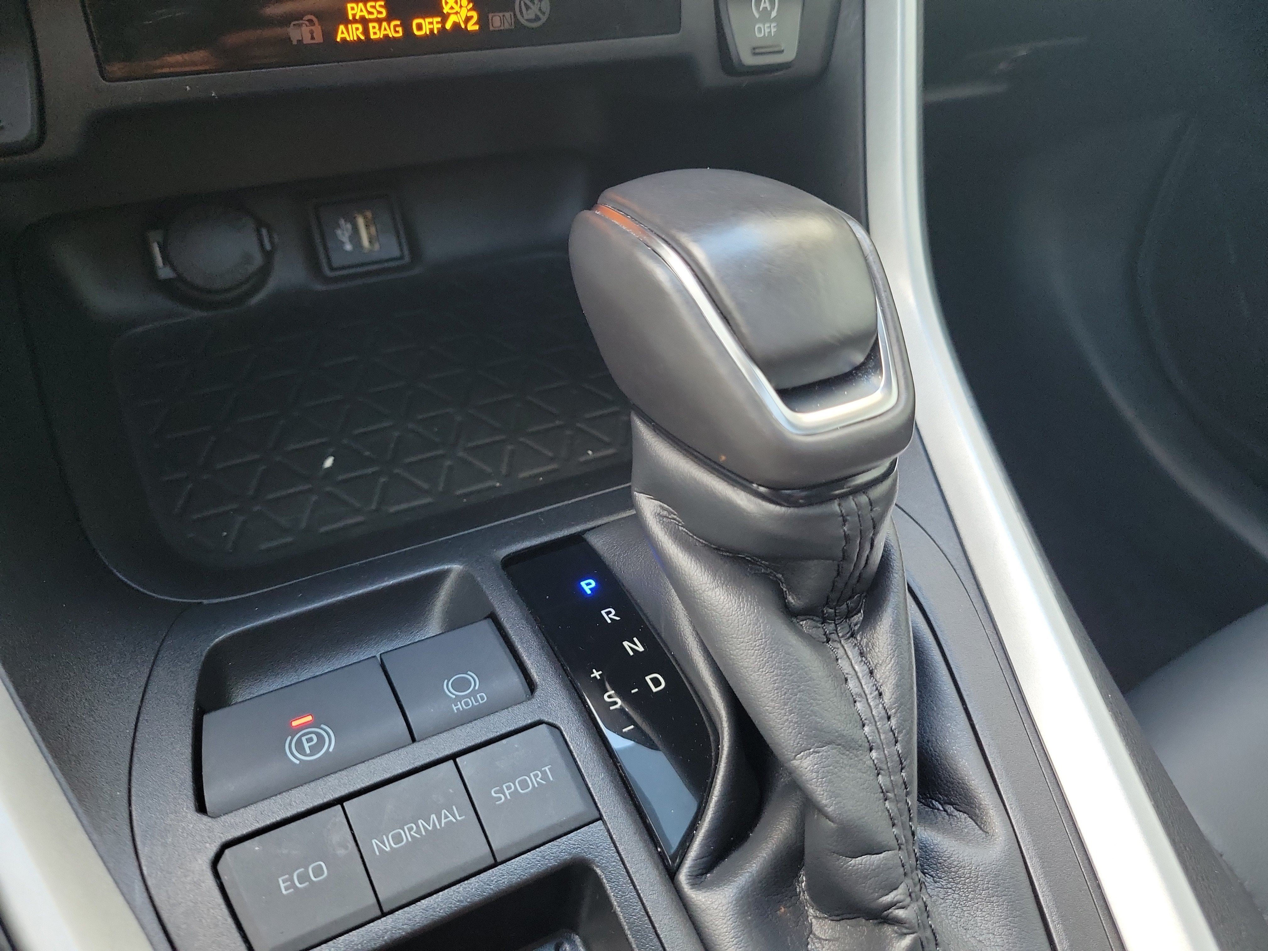 Used 2024 Toyota RAV4 XLE Premium FWD image 30