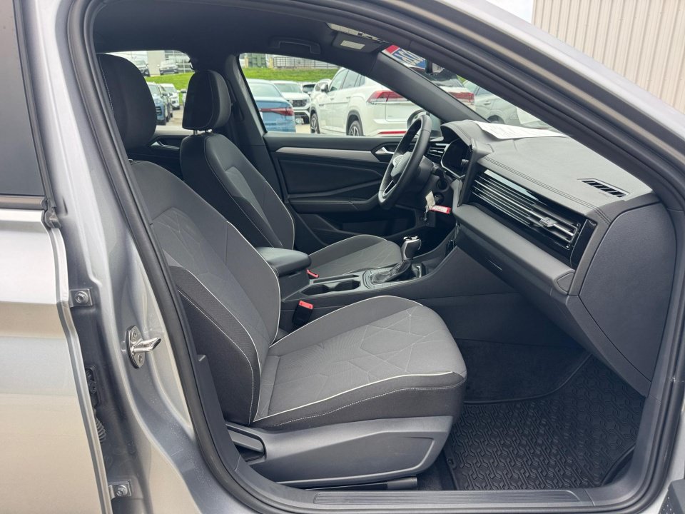 Used 2026 Volkswagen Jetta Sport FWD image 28