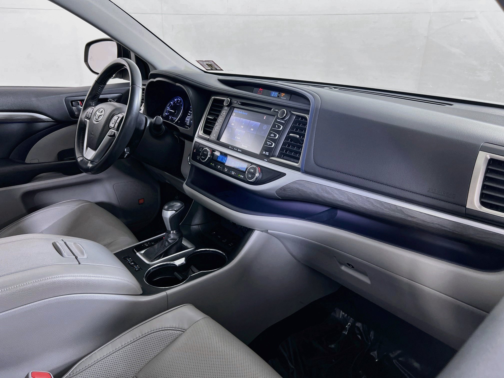 Used 2019 Toyota Highlander Limited AWD/4WD image 29