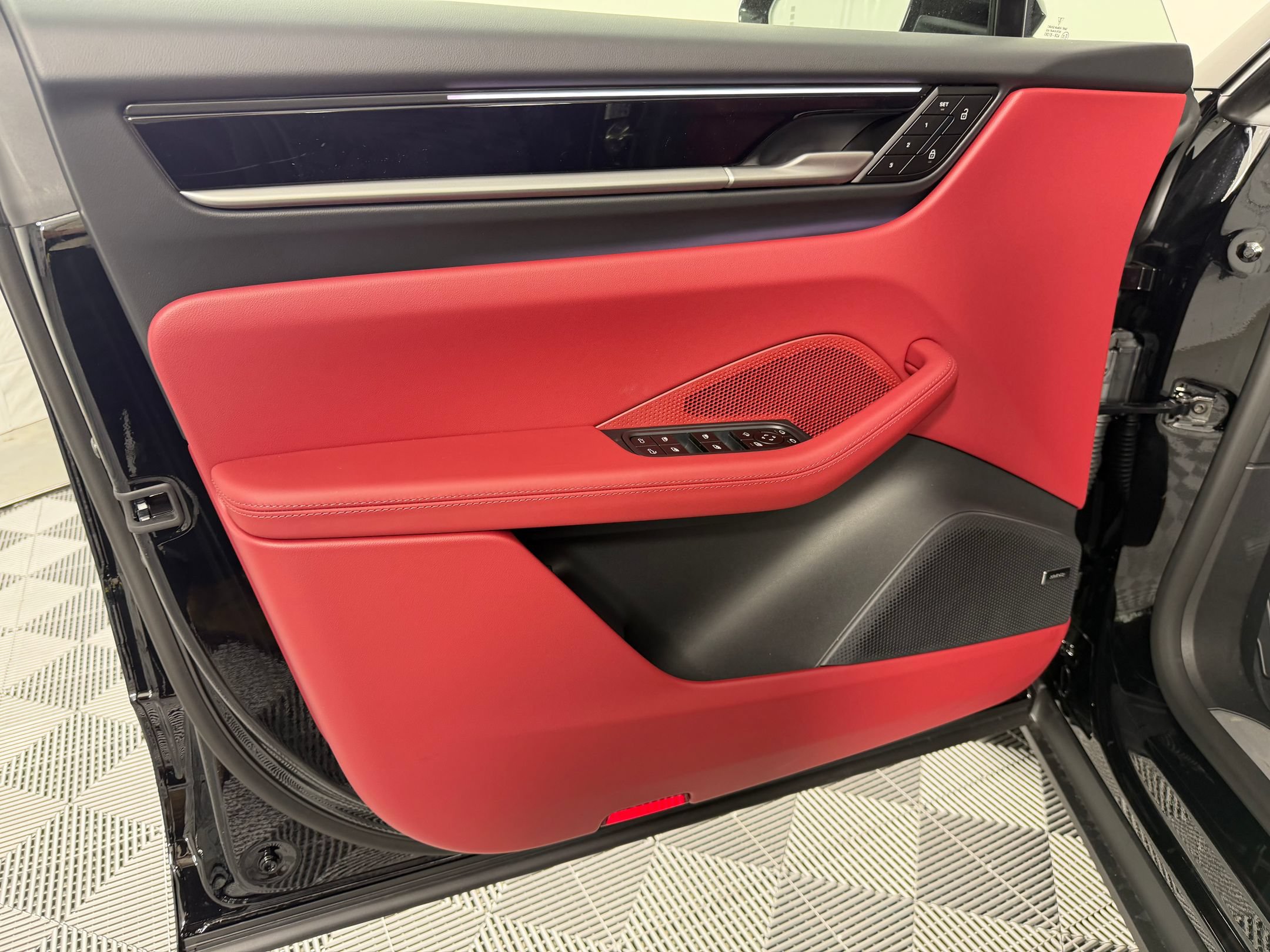 Certified 2026 Porsche Macan Electric RWD image 14