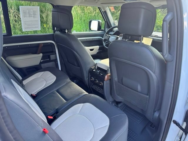 Certified 2024 Land Rover Defender 130 X-Dynamic SE AWD/4WD image 17