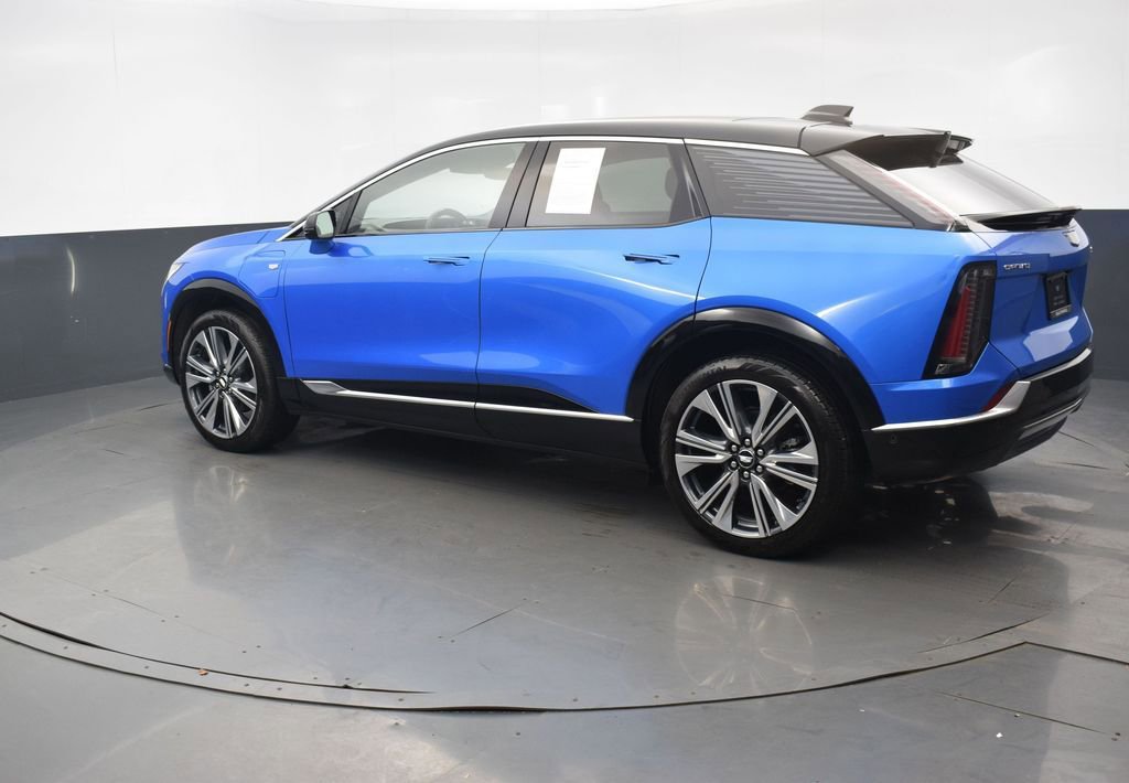 Certified 2025 Cadillac Optiq Luxury 2 AWD/4WD image 4