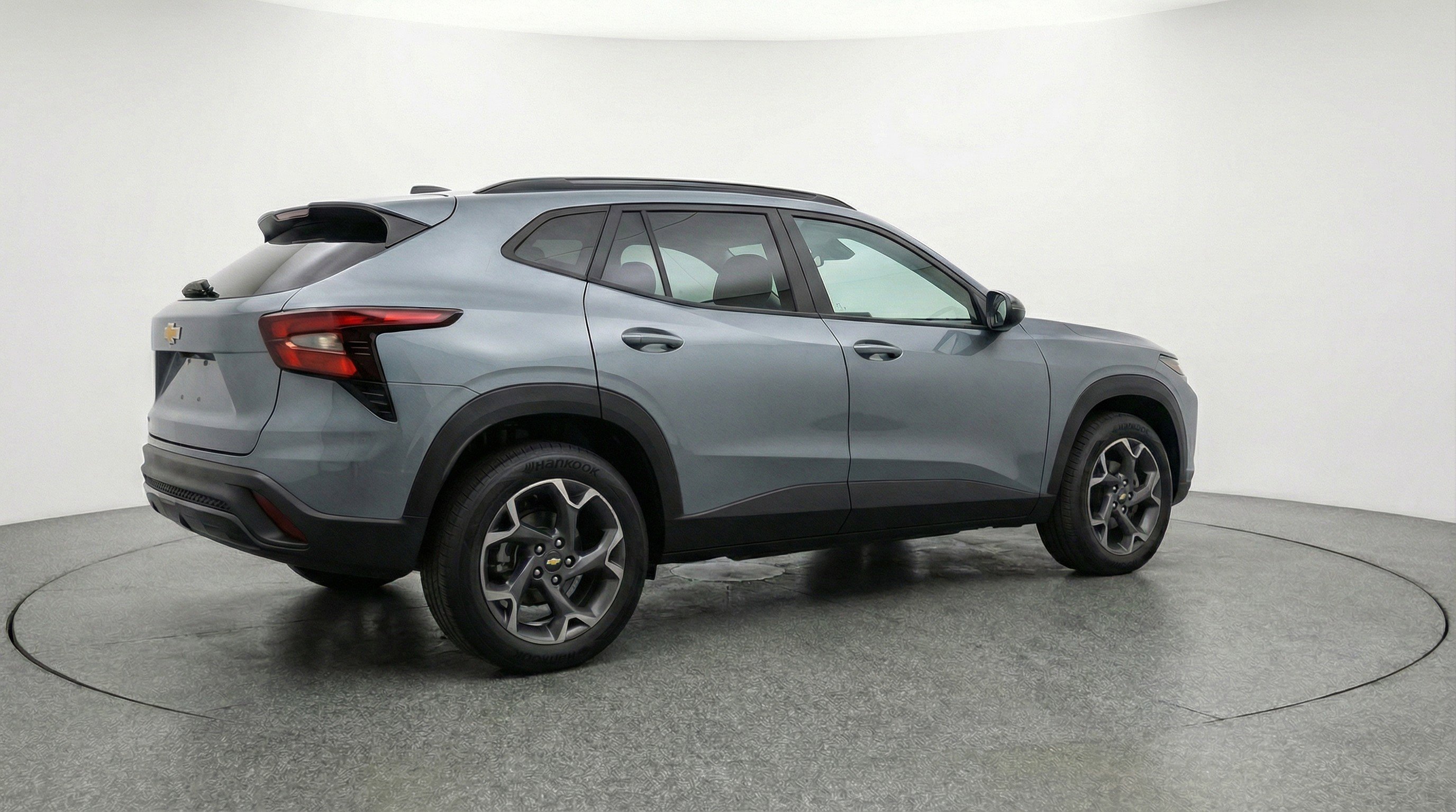 Used 2025 Chevrolet Trax LT FWD image 9
