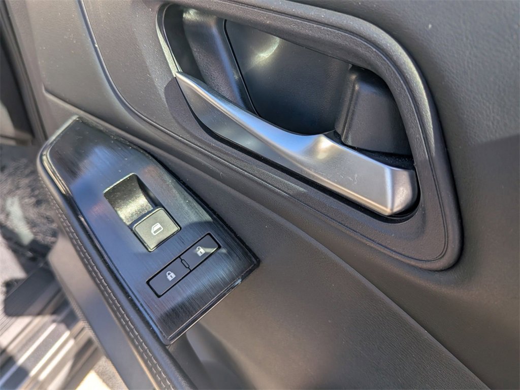 Used 2024 Nissan Rogue SV image 33