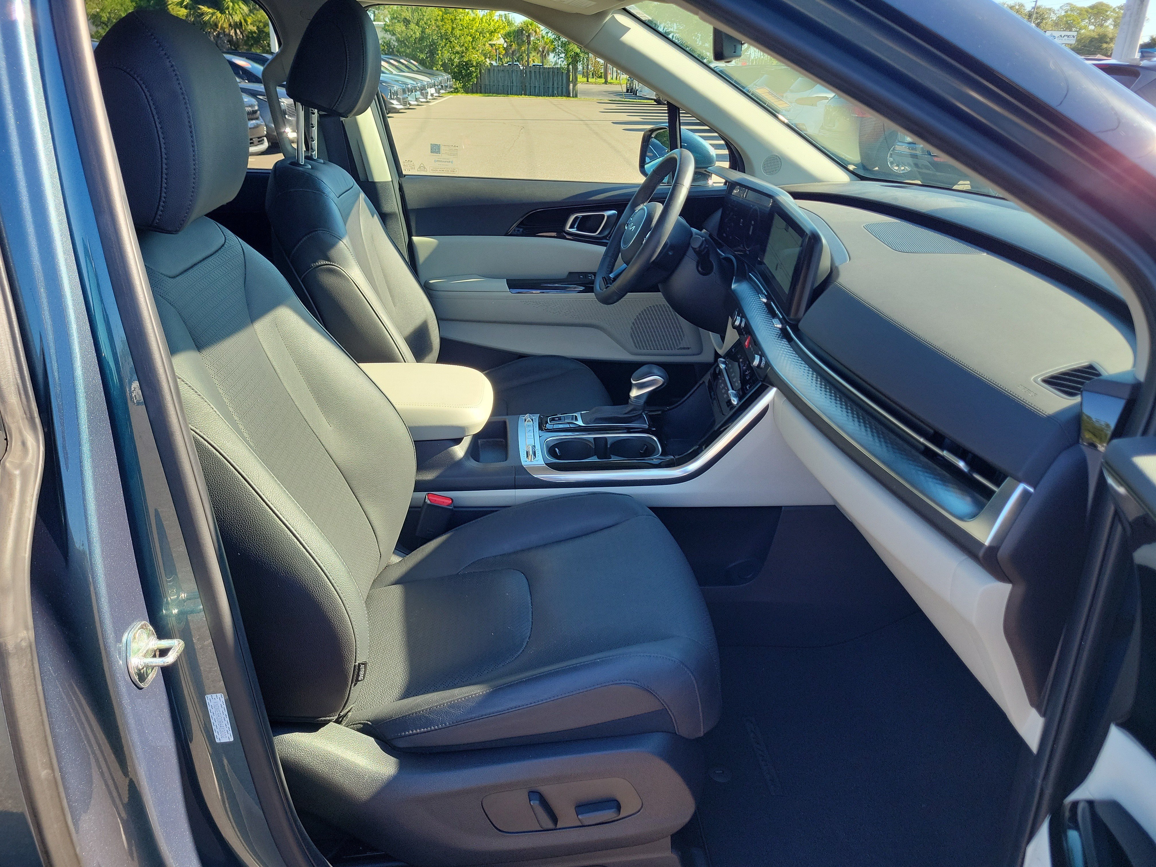 Certified 2024 Kia Carnival SX Prestige FWD image 7