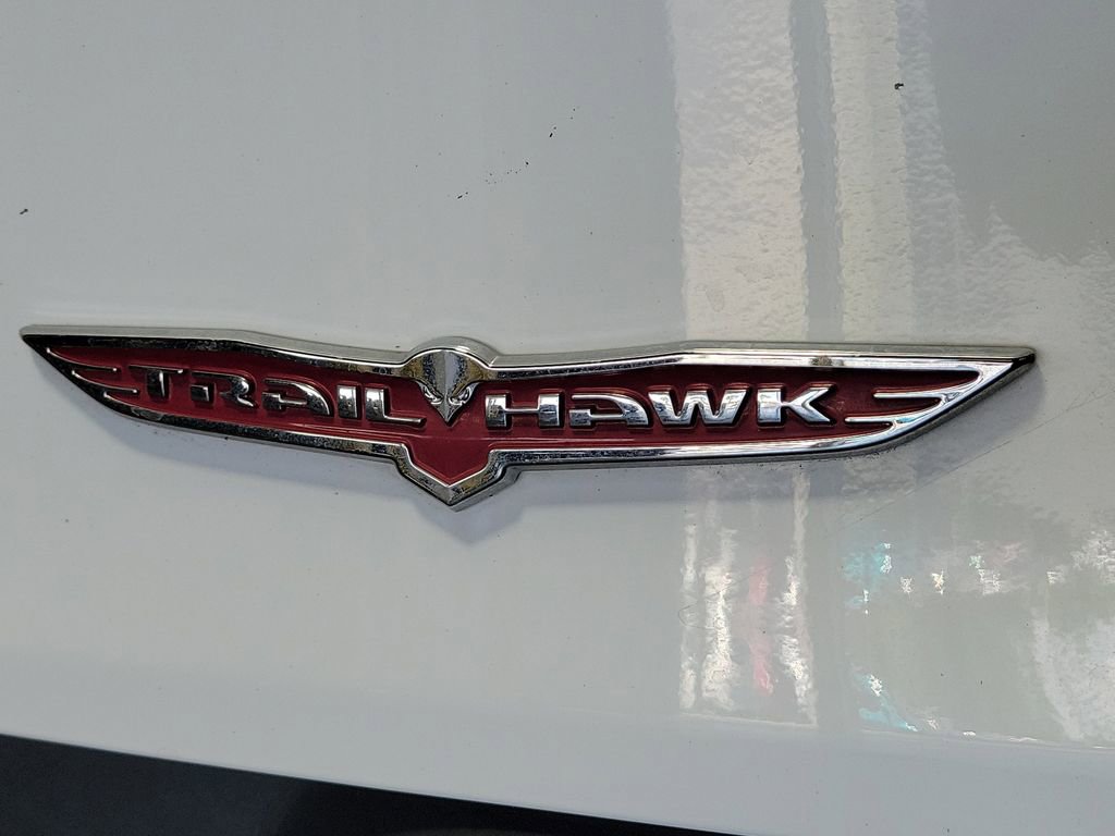 Used 2017 Jeep Cherokee Trailhawk AWD/4WD image 7