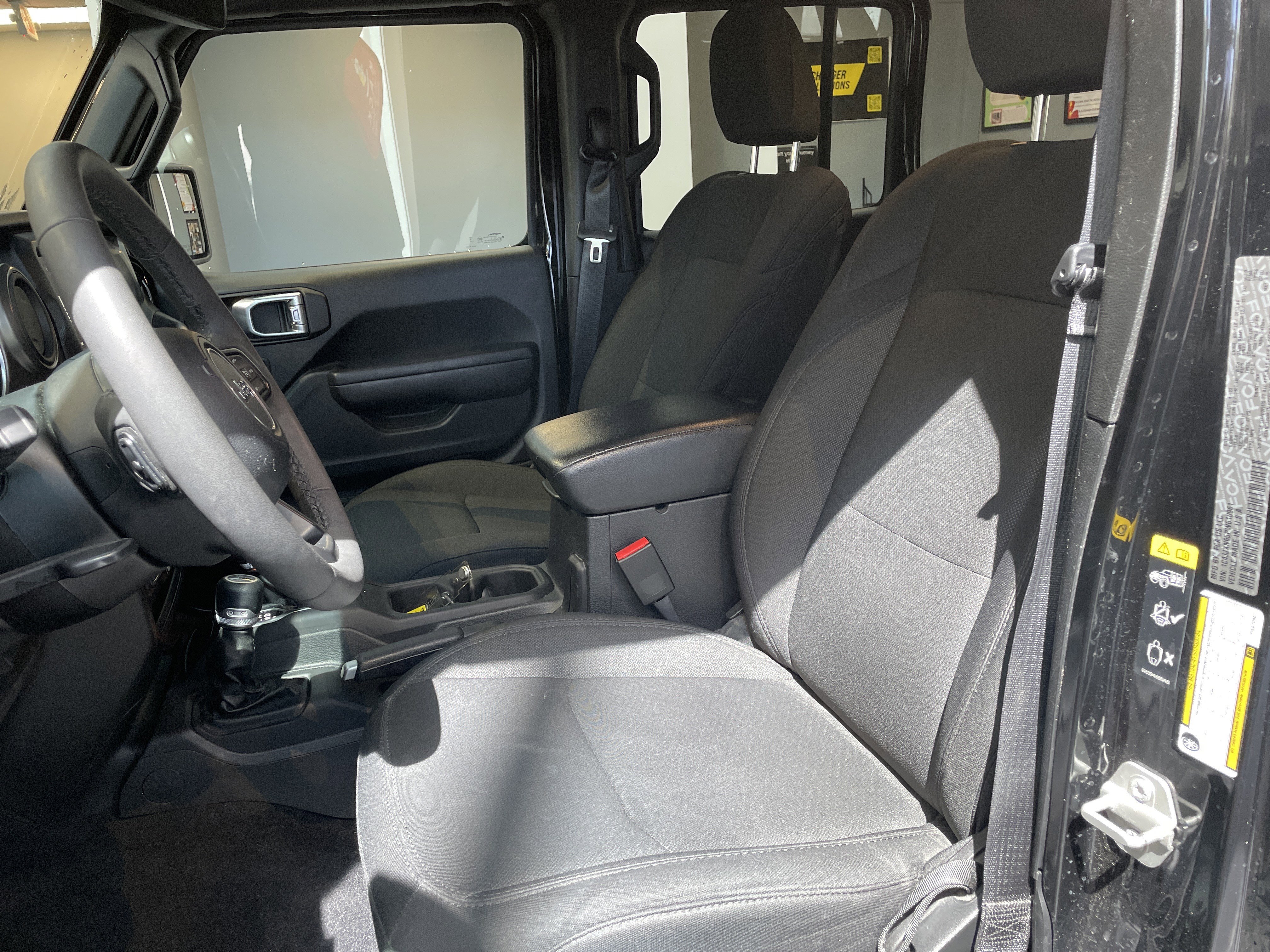 Used 2023 Jeep Wrangler Unlimited w/ Sun & Screen Package image 33