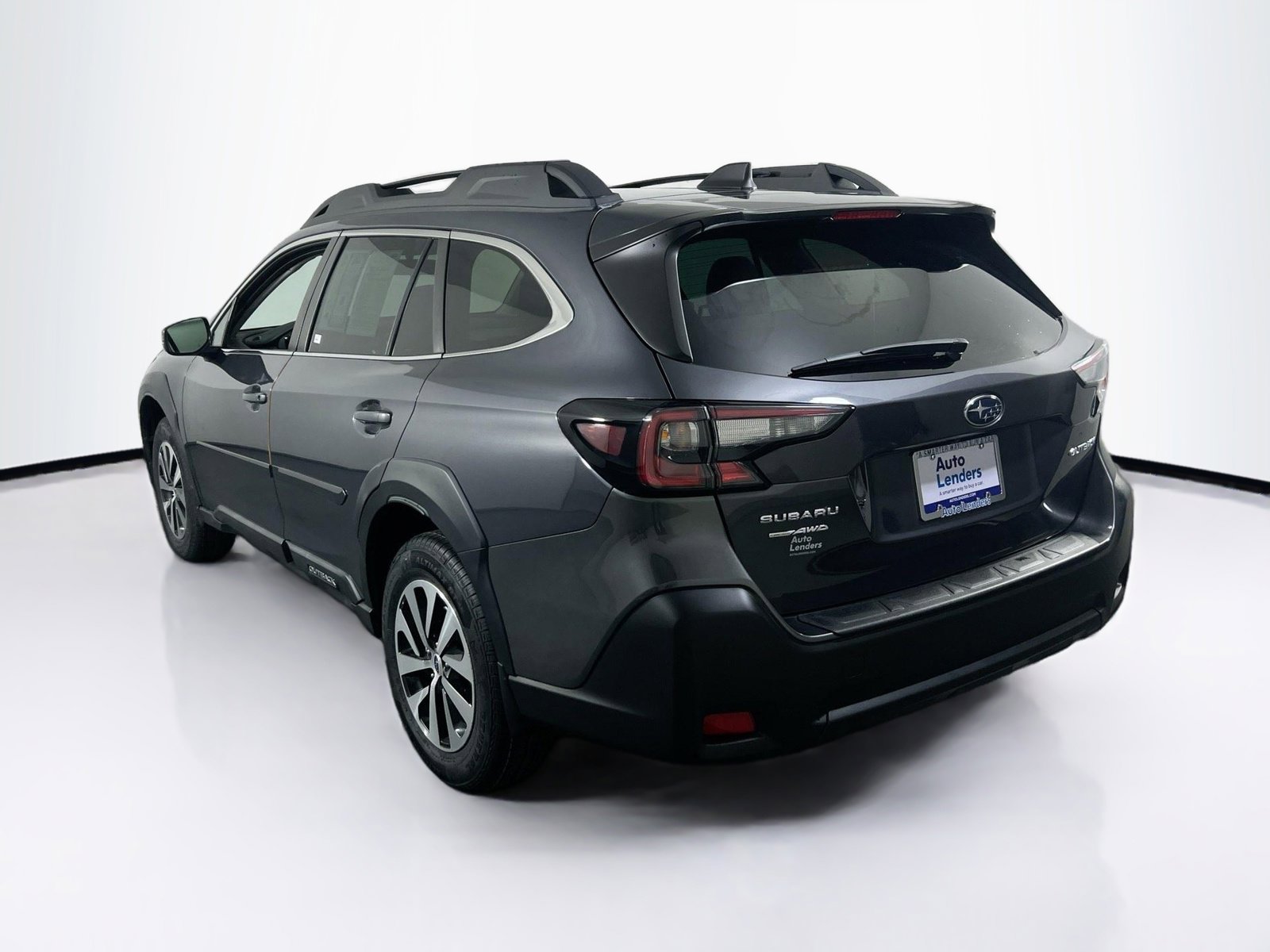 Used 2023 Subaru Outback Premium image 7