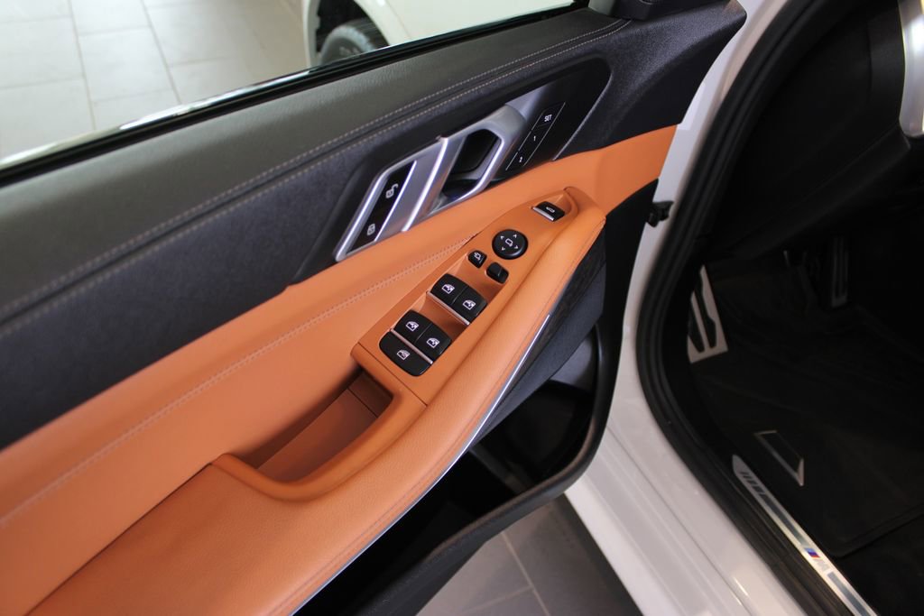 Used 2022 BMW X5 xDrive40i w/ M Sport Package image 29