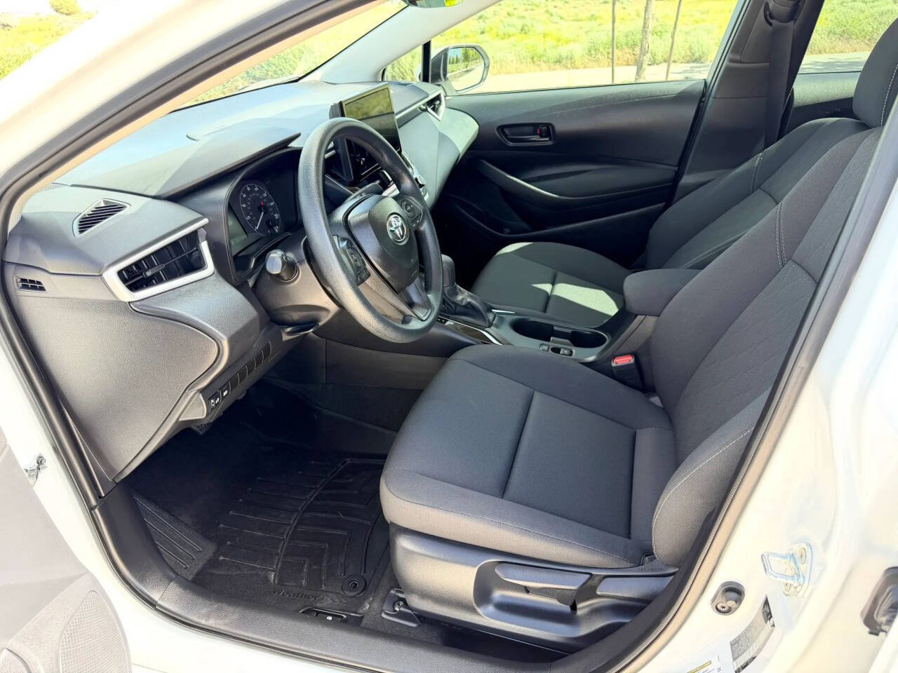 Used 2025 Toyota Corolla LE FWD image 9