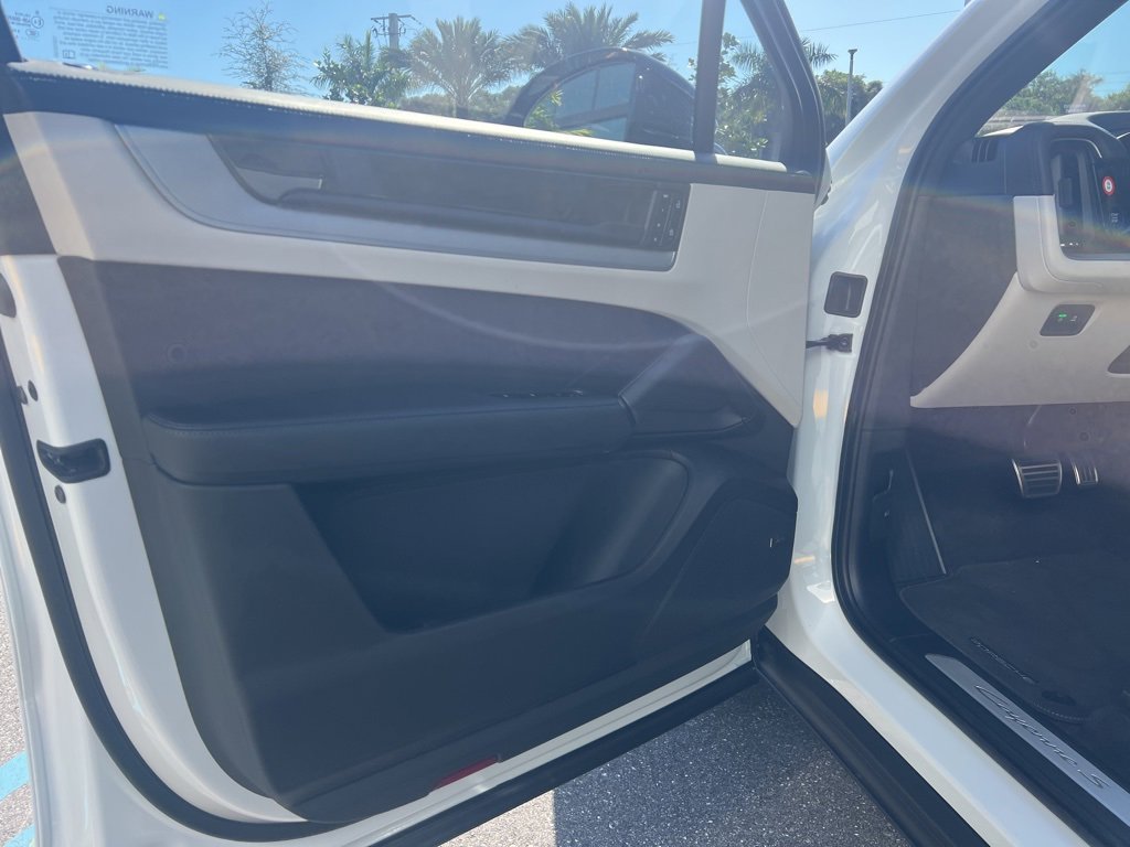 Used 2024 Porsche Cayenne S image 22