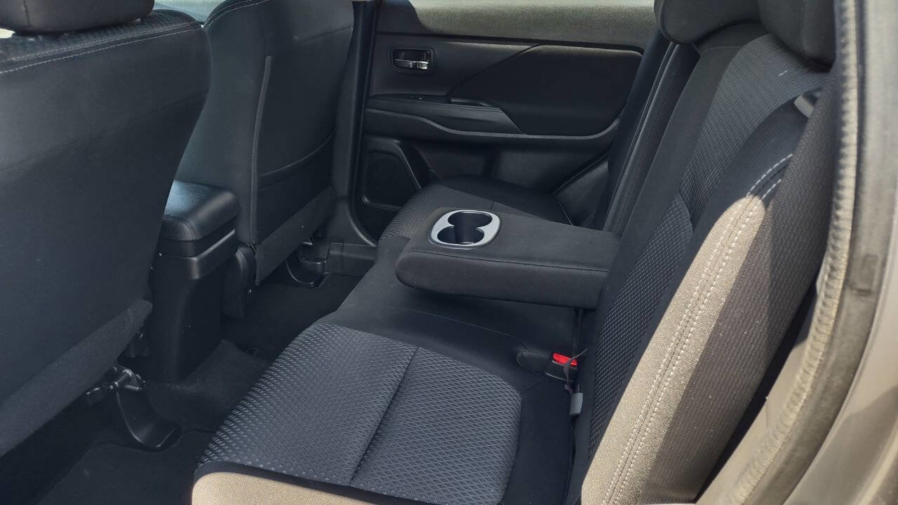 Used 2018 Mitsubishi Outlander ES image 26