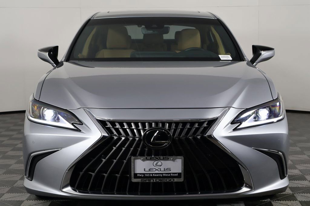 Used 2024 Lexus ES 300h w/ Premium Package image 2