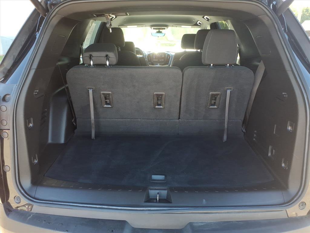 Used 2023 Chevrolet Traverse LT w/ Rear Camera Mirror Package AWD/4WD image 10