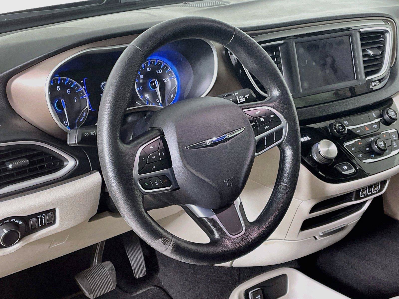 Used 2021 Chrysler Voyager LX FWD image 17