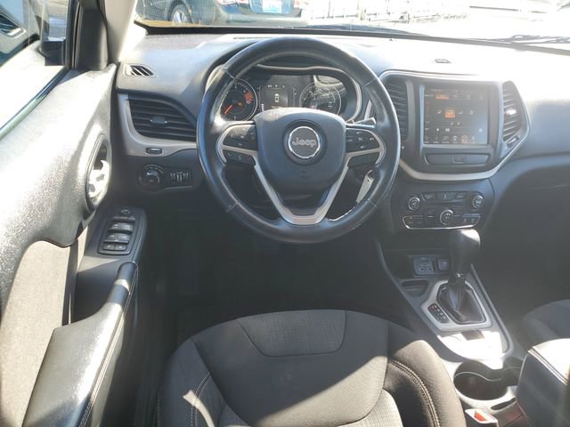 Used 2016 Jeep Cherokee Latitude w/ Cold Weather Group image 11