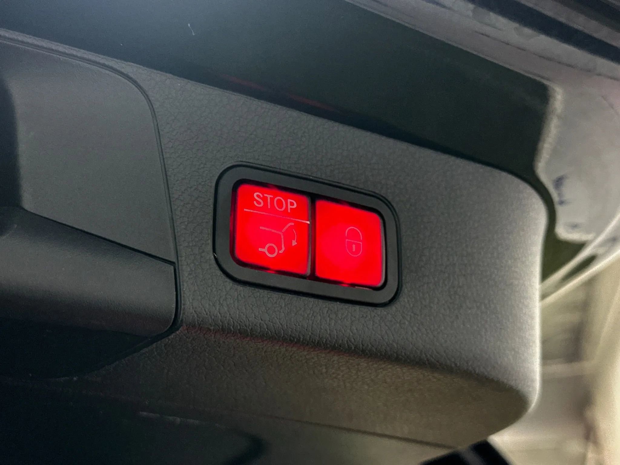 Used 2021 Mercedes-Benz GLB 250 GLB 250 Sport Utility 4D image 18