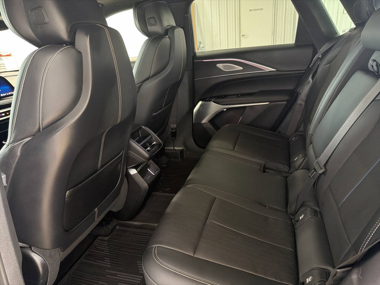Used 2024 Cadillac Lyriq Luxury AWD/4WD image 22