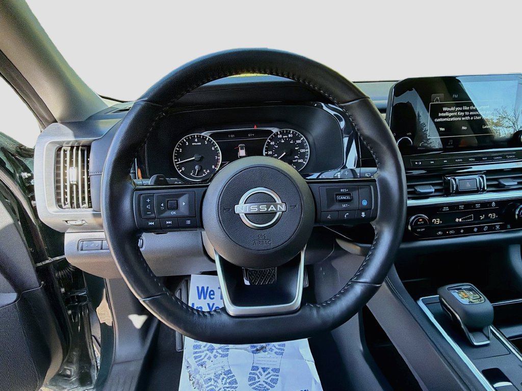 Used 2025 Nissan Pathfinder SL AWD/4WD image 11