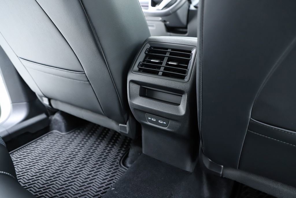 New 2026 Volkswagen Tiguan SE image 38