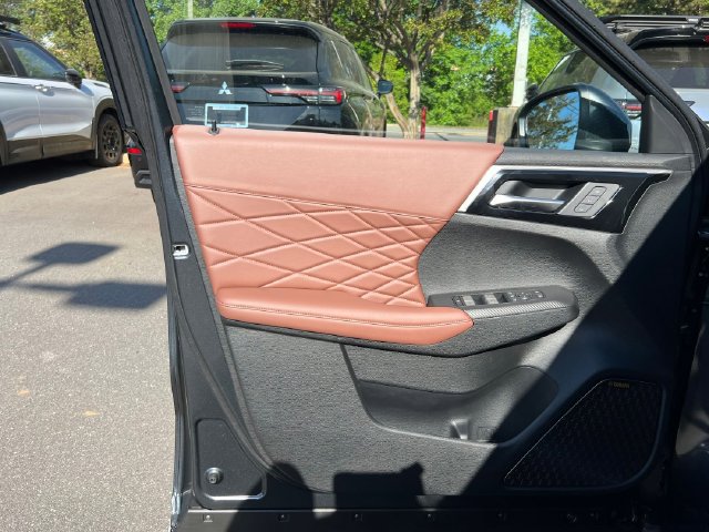 New 2026 Mitsubishi Outlander SEL FWD image 11