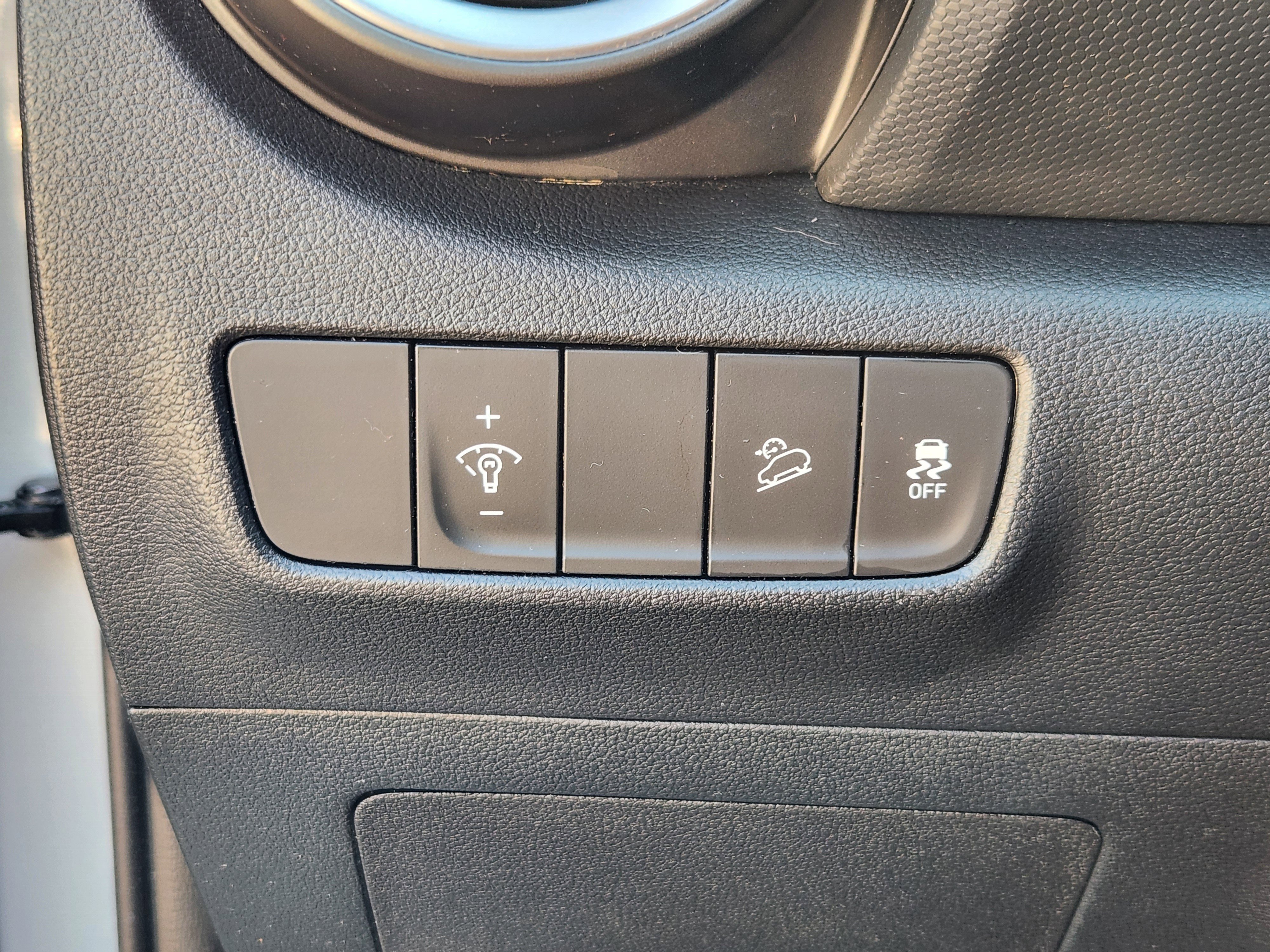 Certified 2023 Hyundai Kona SEL AWD/4WD image 24