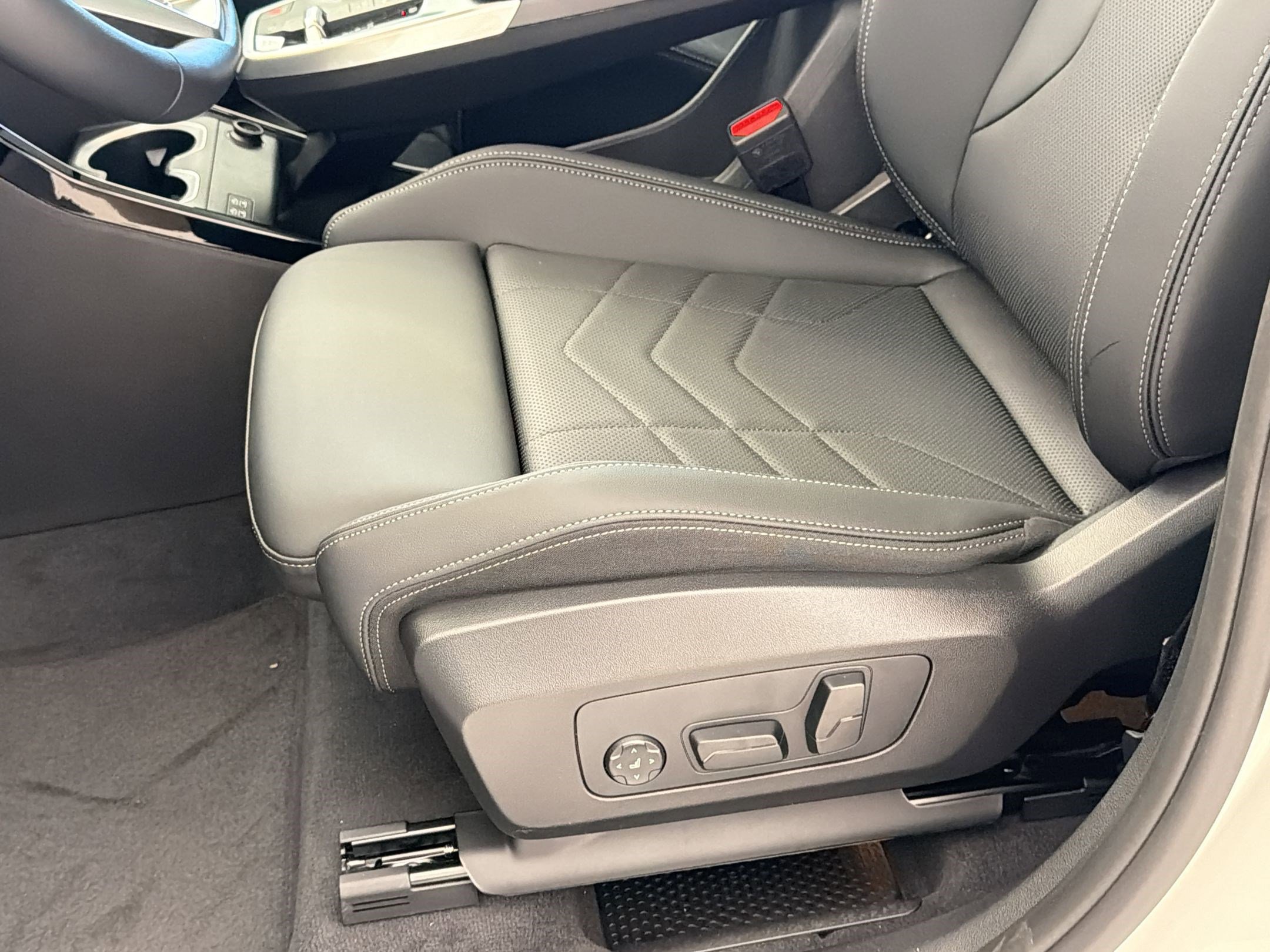New 2026 BMW X1 xDrive28i w/ Technology Package AWD/4WD image 14