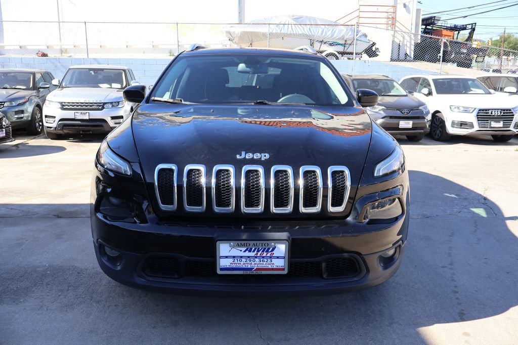 Used 2018 Jeep Cherokee Latitude FWD image 2