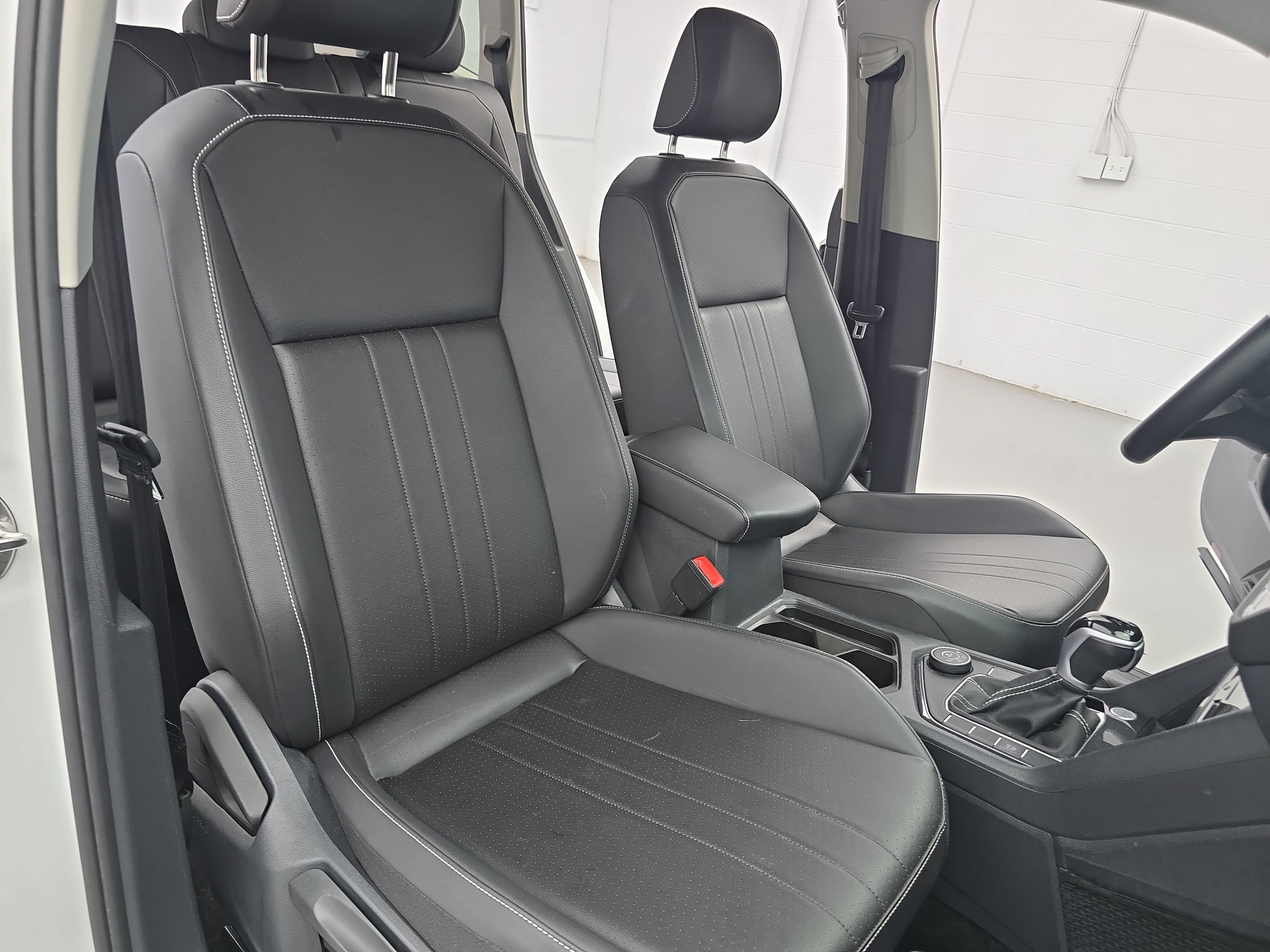 Used 2024 Volkswagen Tiguan SE AWD/4WD image 10