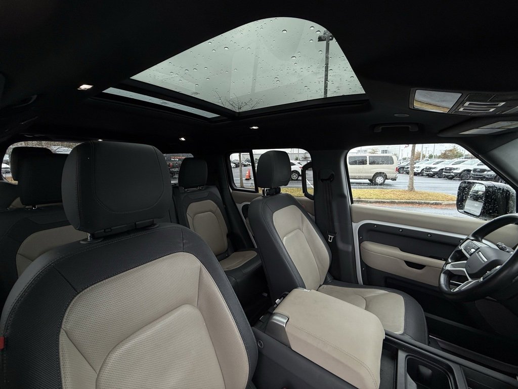 Used 2023 Land Rover Defender 130 X-Dynamic SE image 32