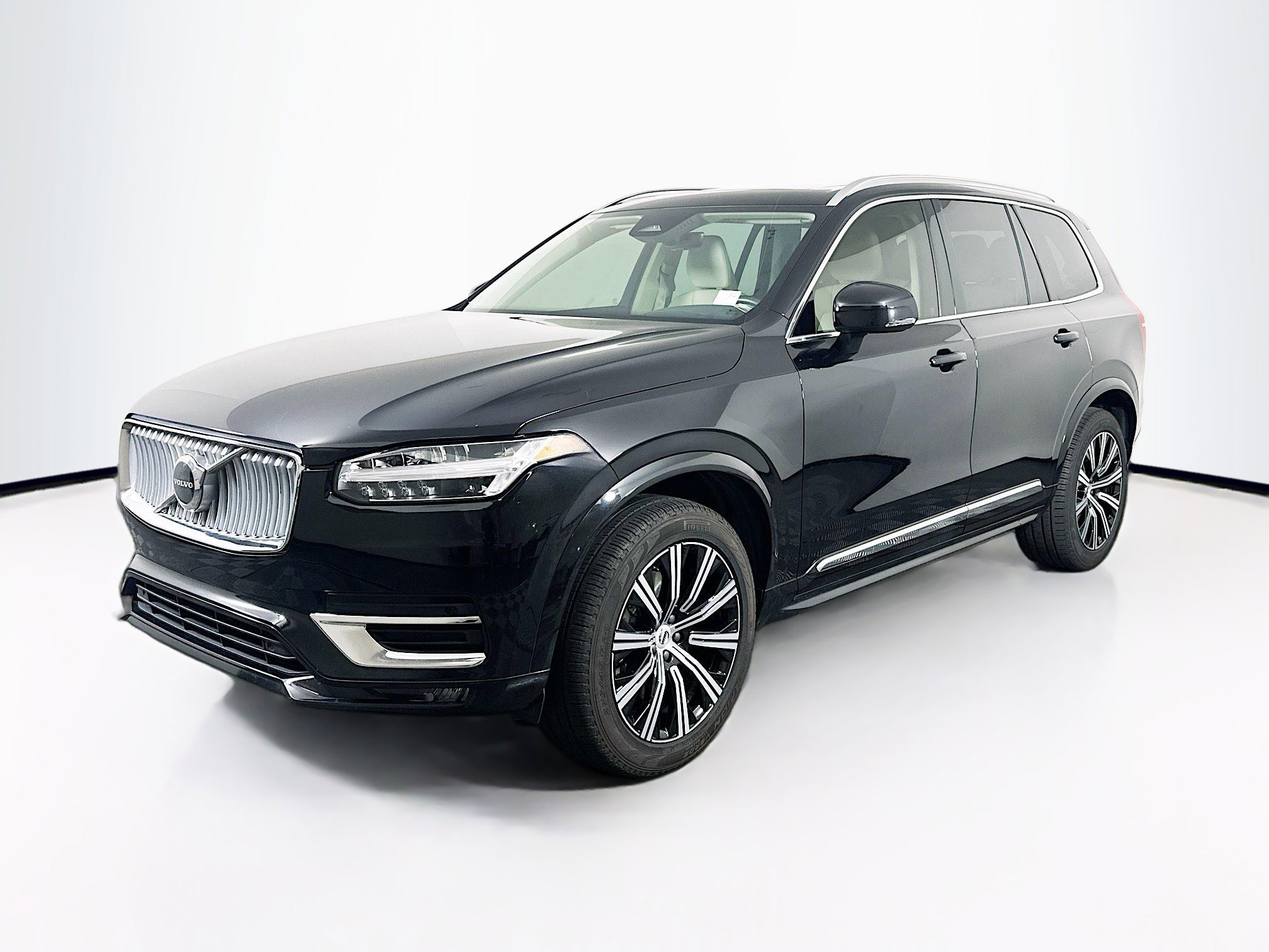 Used 2025 Volvo XC90 B5 Core w/ Protection Package AWD/4WD image 3