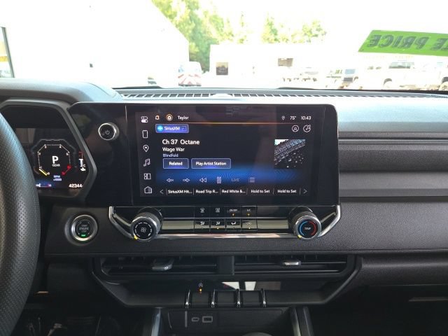 Used 2024 Chevrolet Colorado Trail Boss w/ Technology Package AWD/4WD image 60