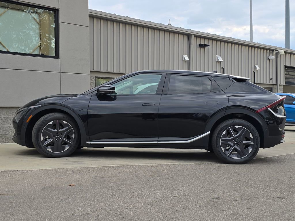 New 2025 Kia EV6 Light w/ Light LR Technology Package image 16