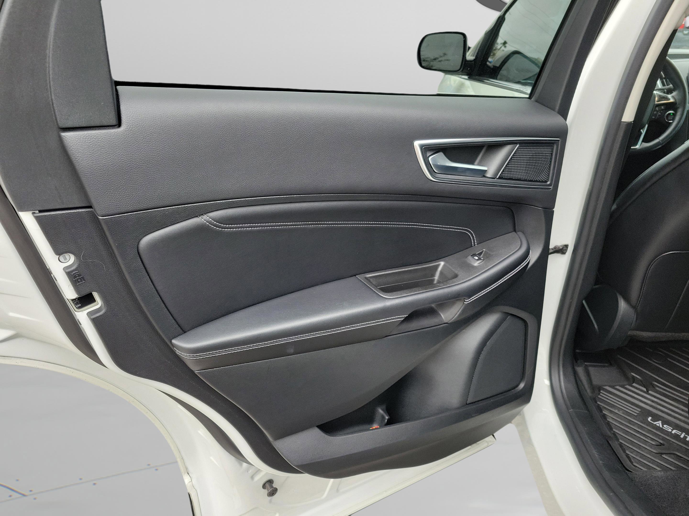 Used 2022 Ford Edge Titanium AWD/4WD image 24