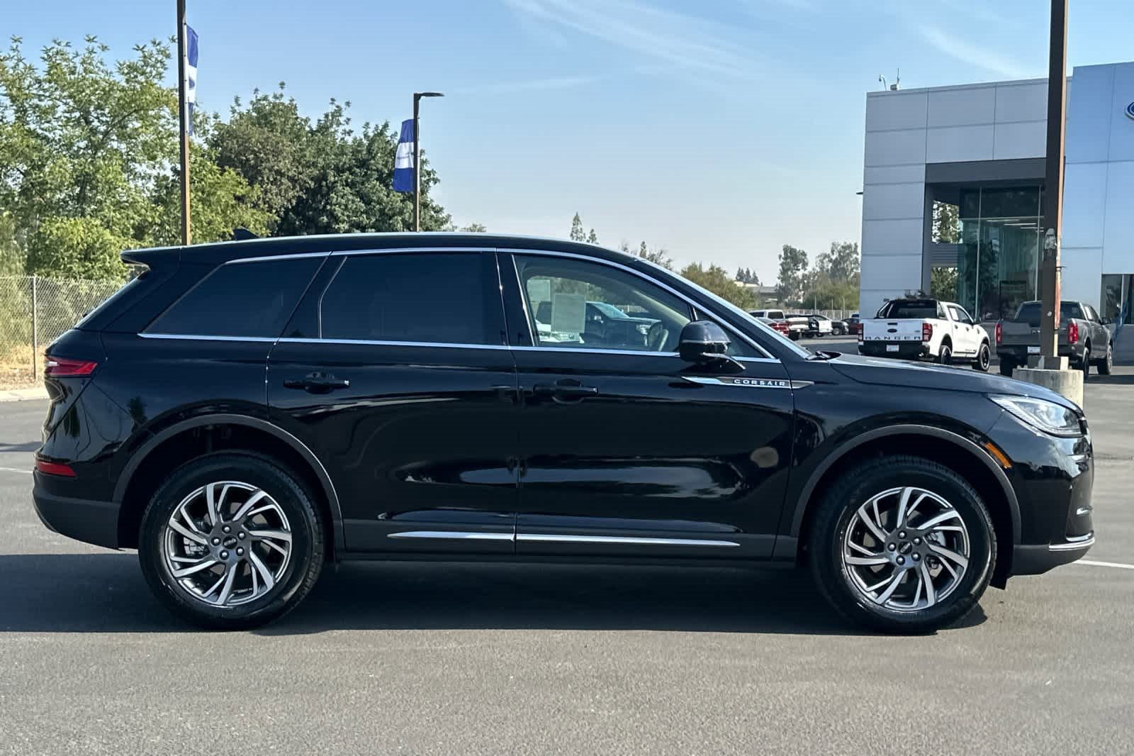 Used 2025 Lincoln Corsair Premiere w/ Equipment Group 101A image 9