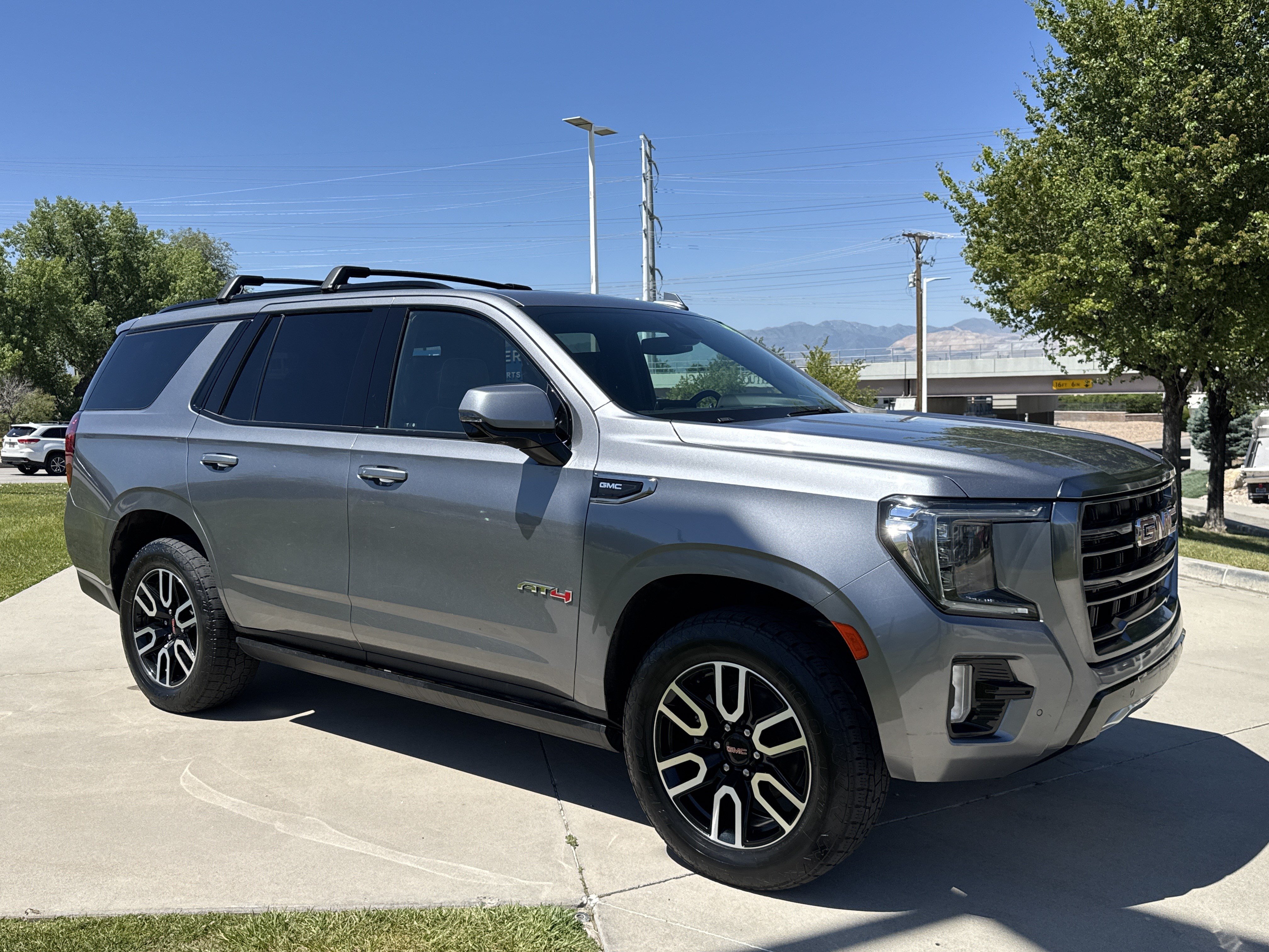 Used 2021 GMC Yukon AT4 w/ AT4 Premium Plus Package AWD/4WD image 7