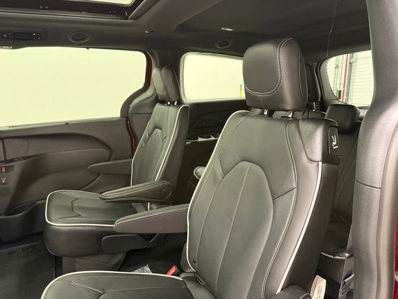 New 2026 Chrysler Pacifica Limited image 21