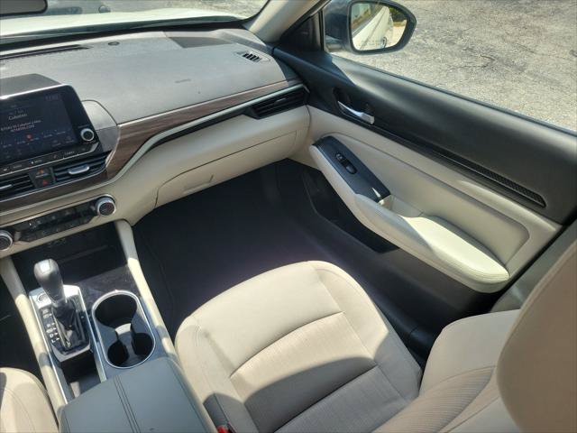 Used 2024 Nissan Altima 2.5 SV FWD image 13