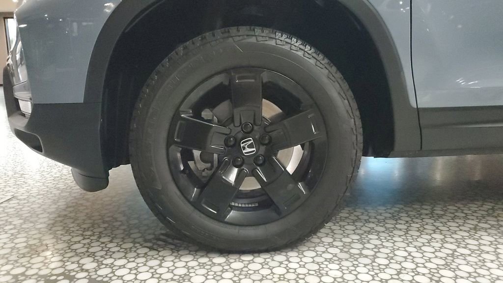 Used 2025 Honda Ridgeline Black Edition image 8